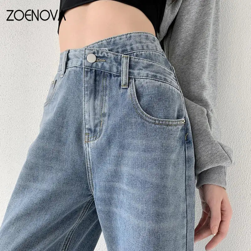 Gerade geschnittene Baggy-Jeans im Y2K-Stil