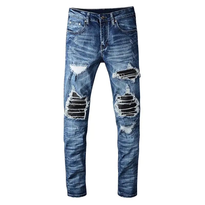 Blau-schwarze Jeans mit Flicken und Rissen