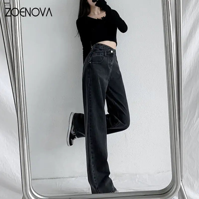 Gerade geschnittene Baggy-Jeans im Y2K-Stil