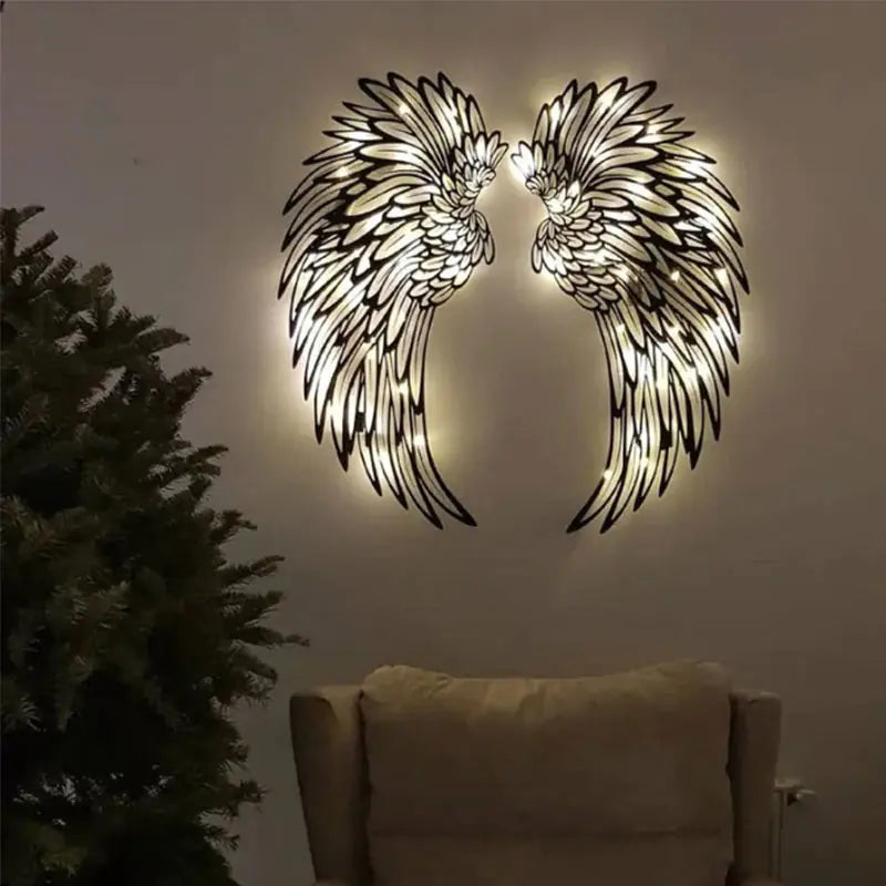Wandkunst mit Engelsflügeln und LED-Lichtern