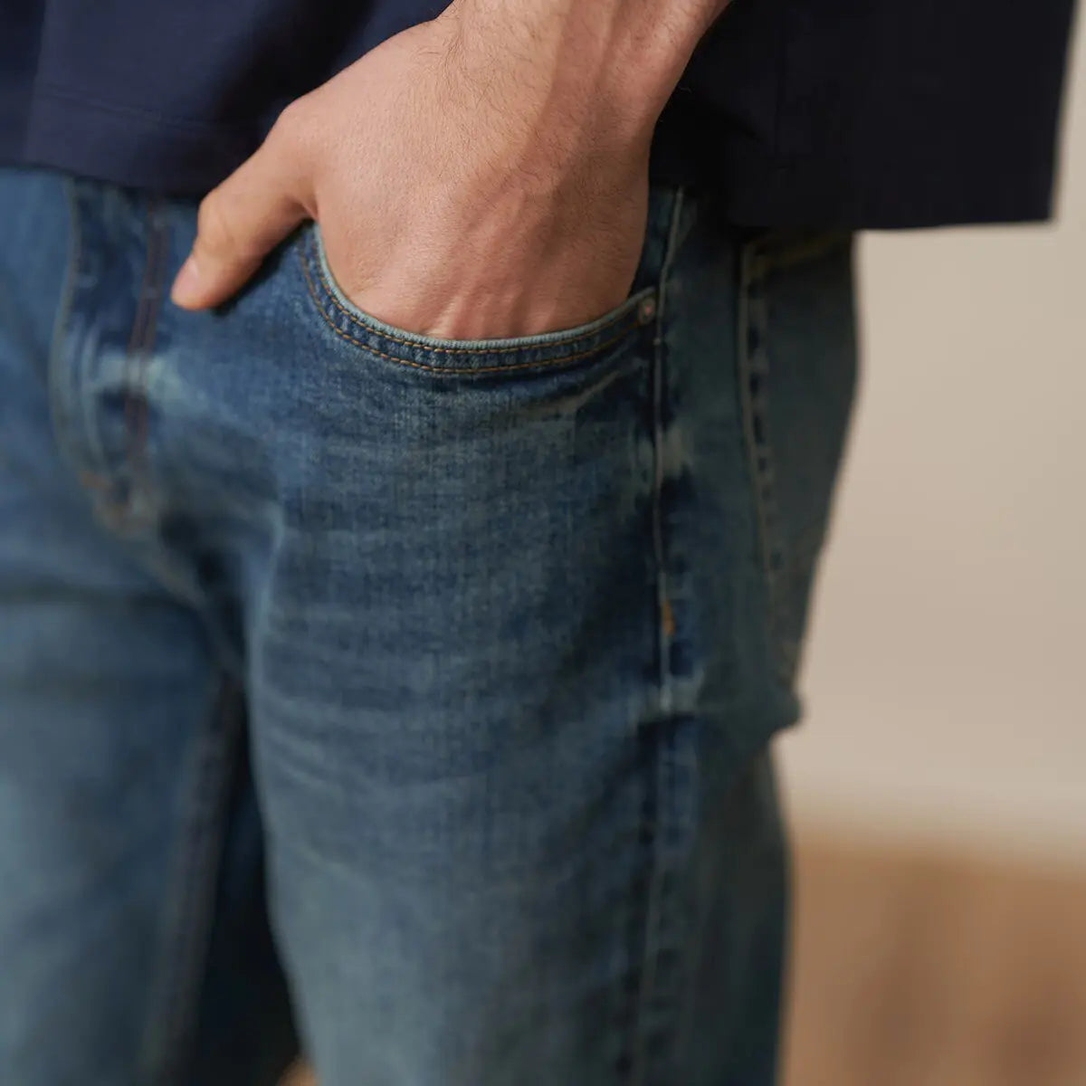 Primavera nuevos pantalones vaqueros ceñidos para hombres