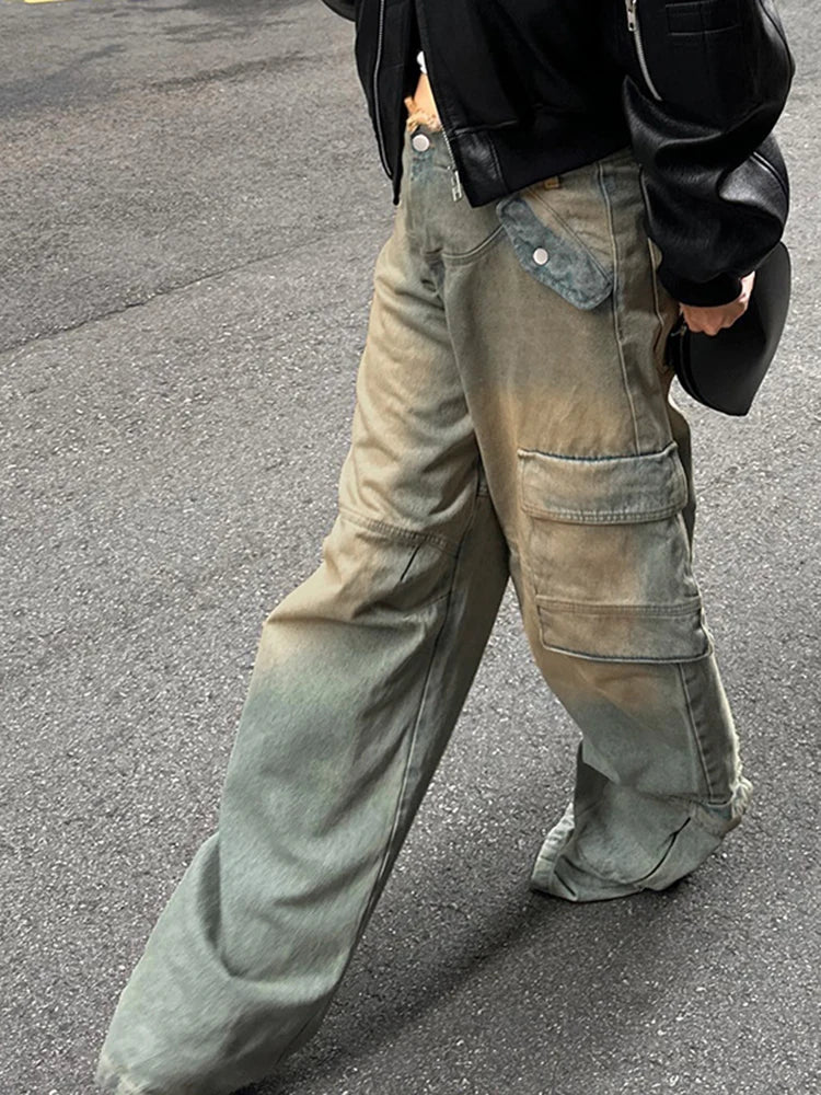 Vaqueros con parches y bolsillos holgados