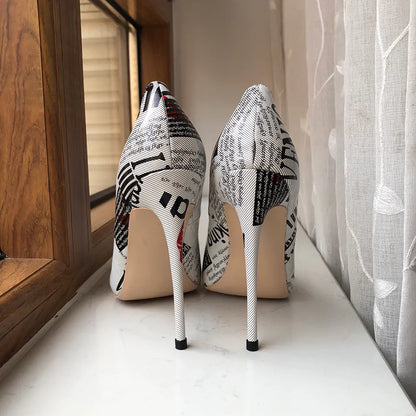 Zapatos de tacón alto con punta puntiaguda