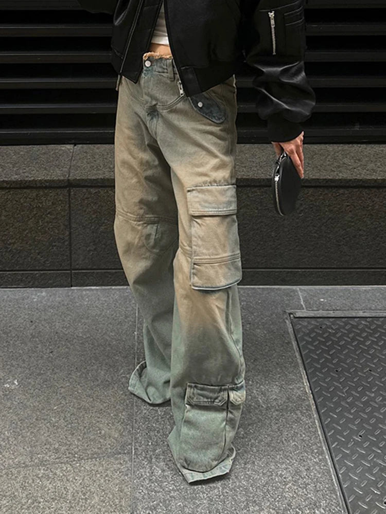 Vaqueros con parches y bolsillos holgados