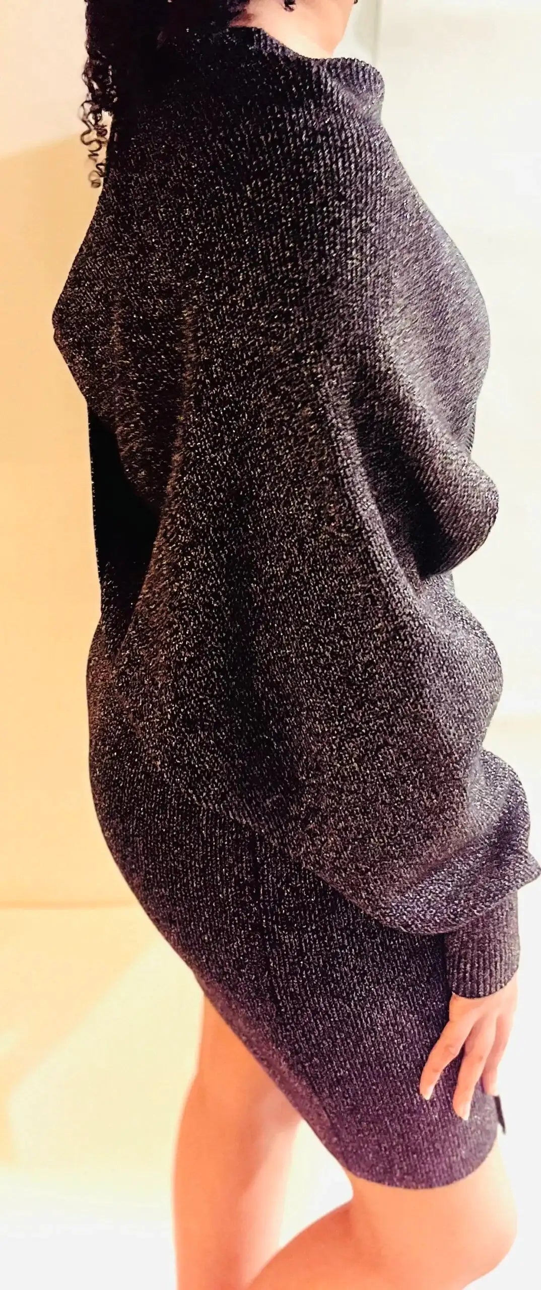 Minivestido estilo suéter con vestido de manga larga en negro plateado de Gianni Bini Alston