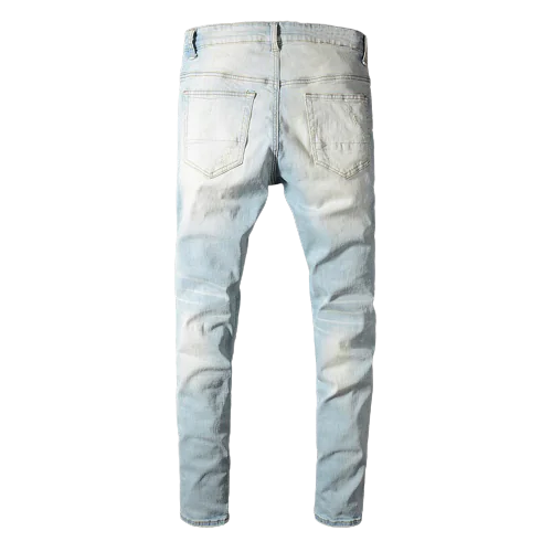 Vaqueros rotos con parche rosa