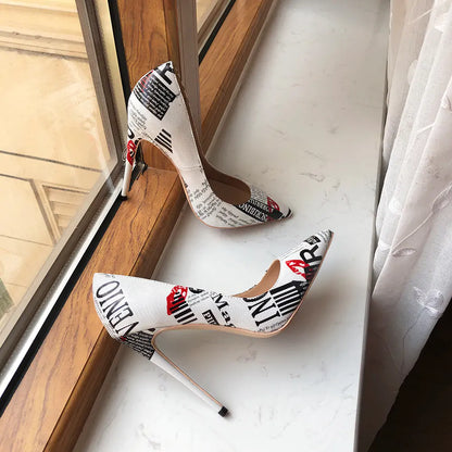 Zapatos de tacón alto con punta puntiaguda